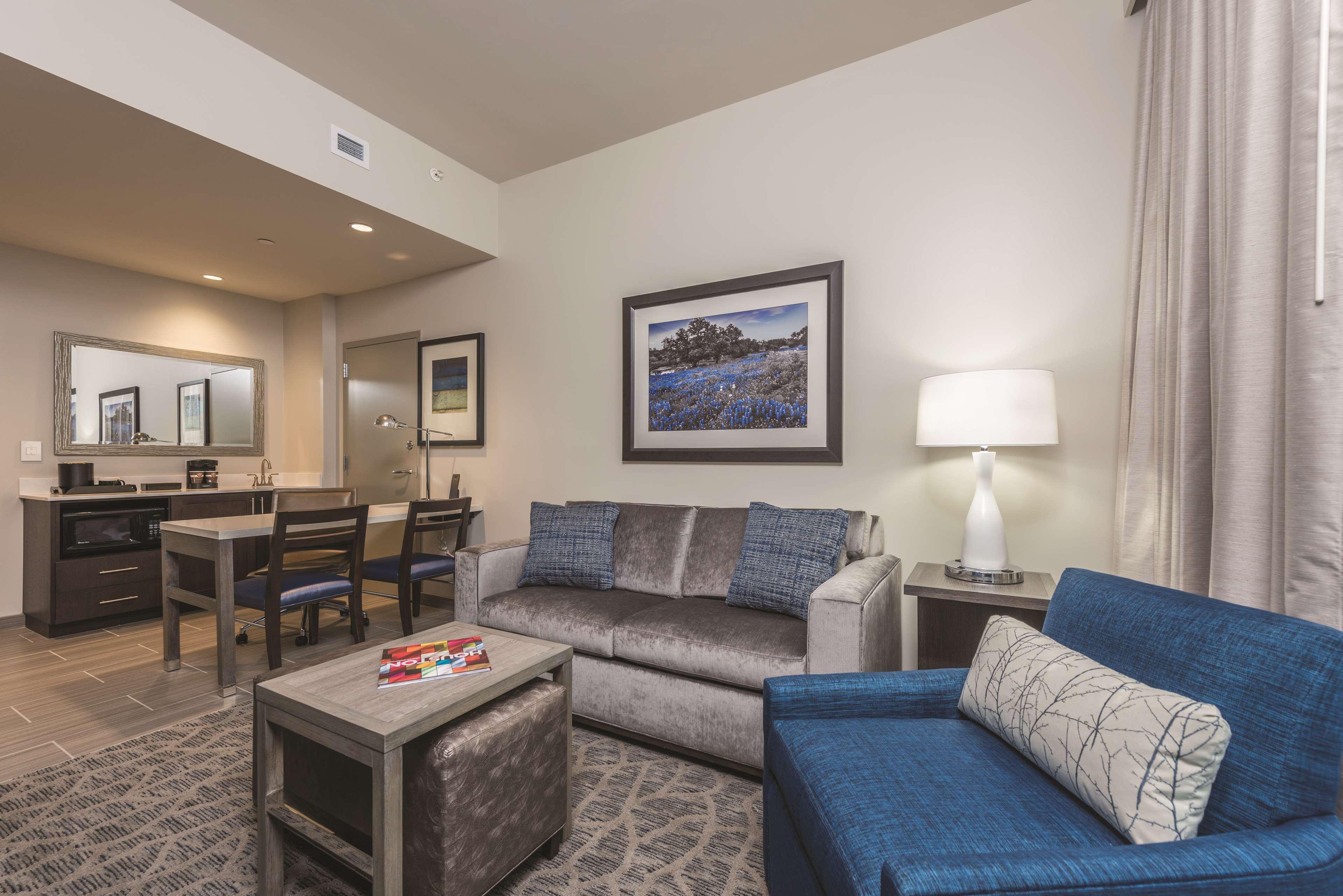 Embassy Suites By Hilton The Woodlands Exteriör bild